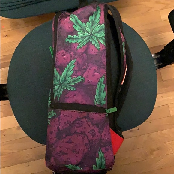 Spray ground purple weed lips book bag - Picture 2 of 4